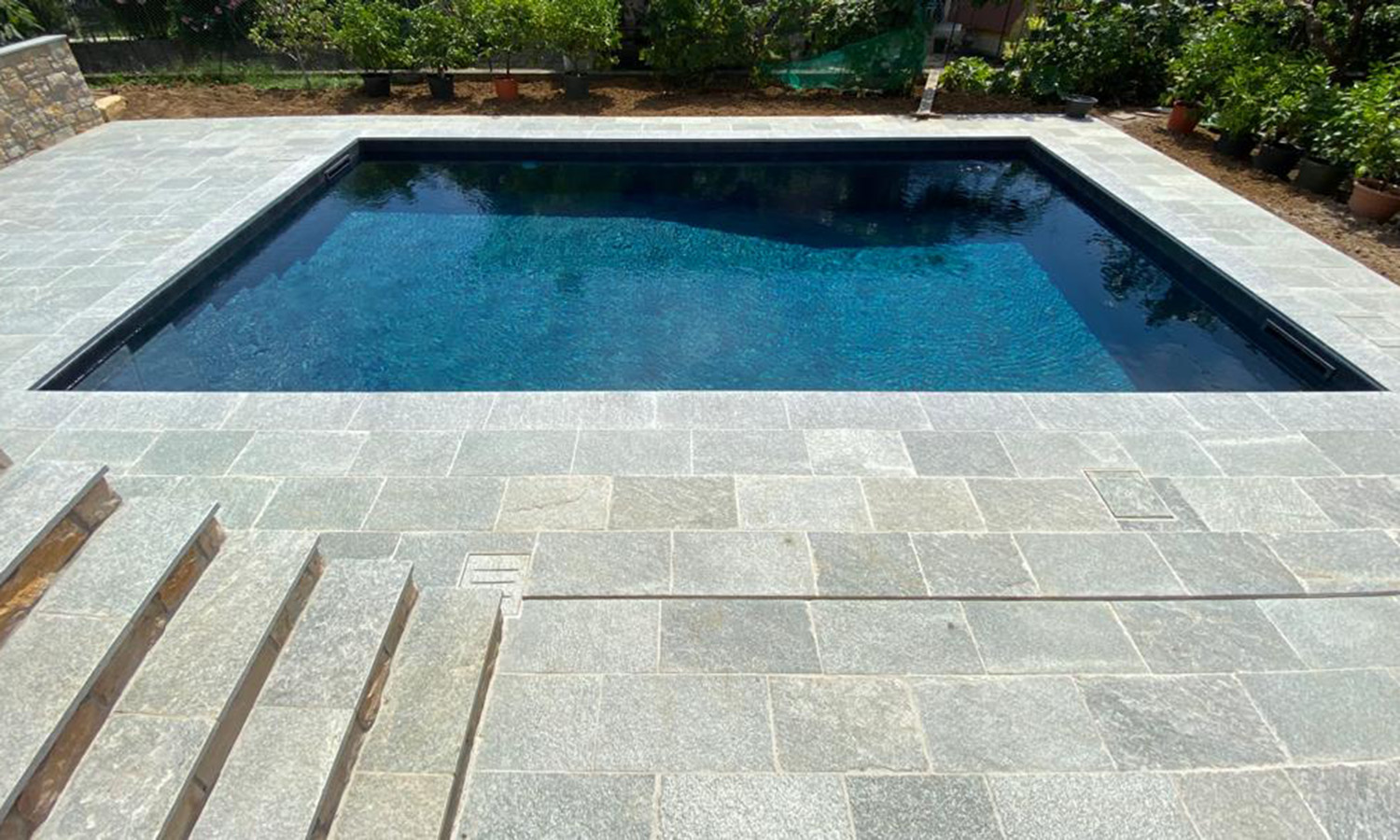 Piscina in muratura skimmer telo touch 